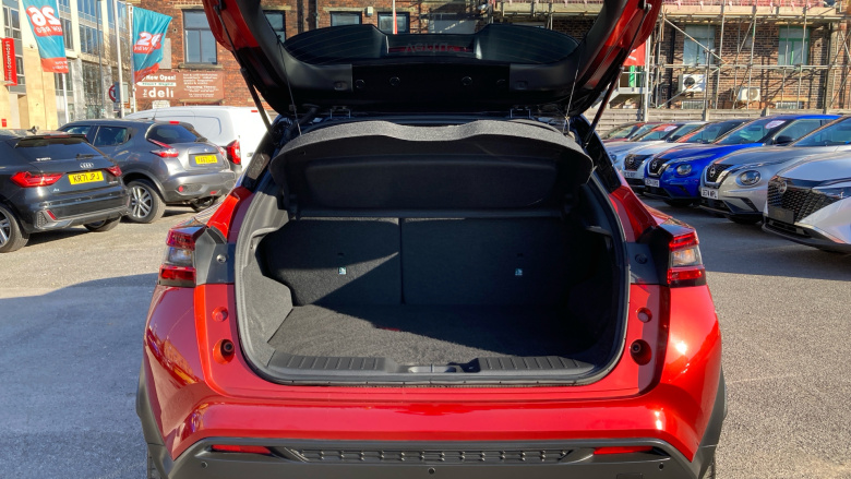 Nissan Juke 1.0 DiG-T 114 Tekna 5dr Petrol Hatchback